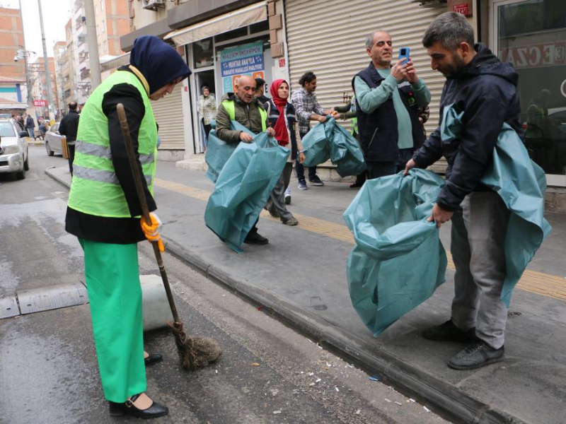 Diyarbakır’da Mahallelerde Temizlik Kampanyası Başladı (2)
