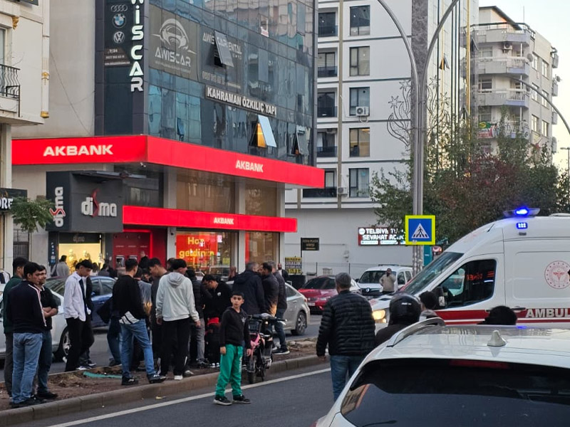 Diyarbakır’da Motosiklet Yayaya Çarptı 1 Yaralı3