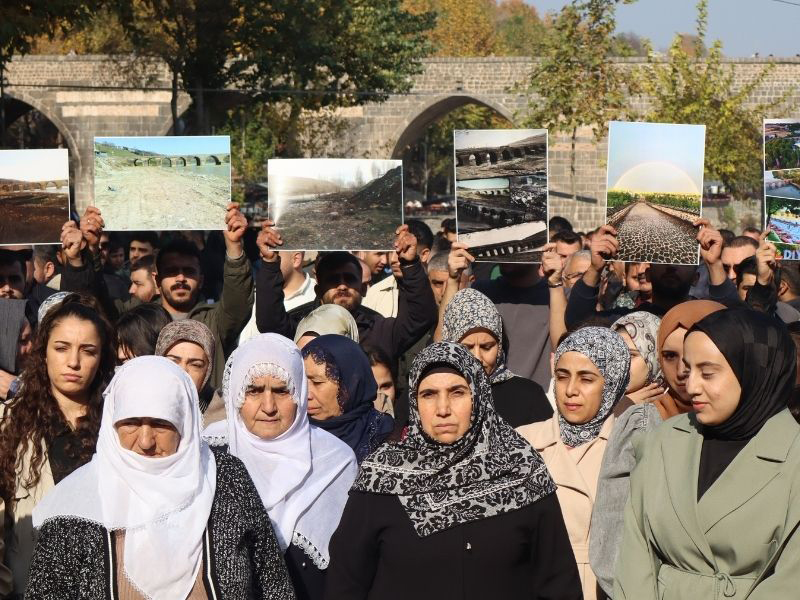 Diyarbakır'da On Gözlü Köprü Işletmecilerinden 'Çete Ve Iftira' Tepkisi2