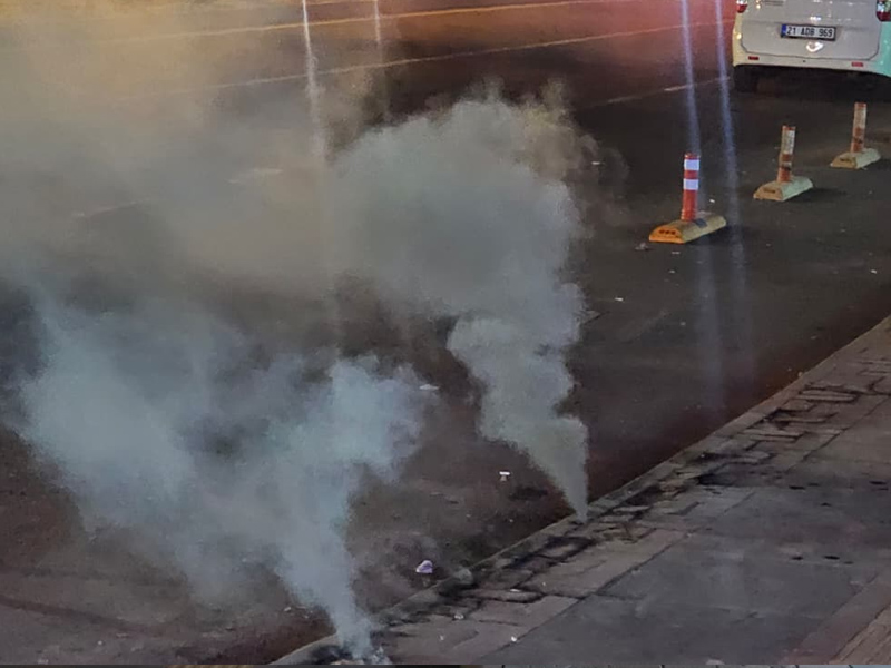 Diyarbakırda Yeraltı Elektrik Kabloları Alev Aldı Mahallede Kısa Süreli Panik4