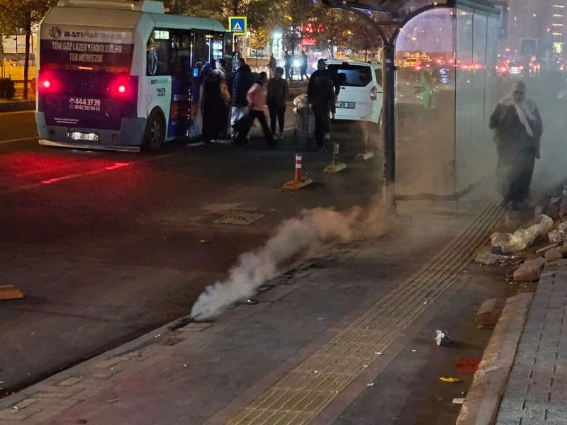 Diyarbakırda Yeraltı Elektrik Kabloları Alev Aldı Mahallede Kısa Süreli Panik5