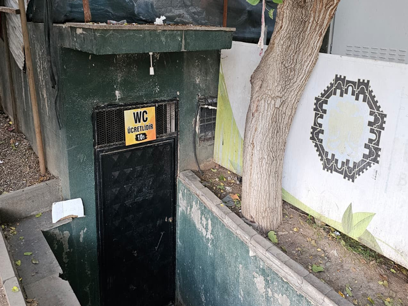 Diyarbakır'daki Camide Su Krizi Kadın Ve Erkekler Aynı Tuvaleti Kullanıyor3