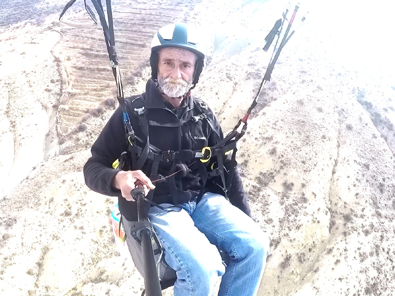 Fifa’da Kürt Takımına Destek Için Paraşütle Atladı3