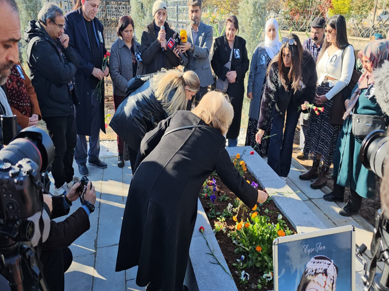 Ayşe Şan, Diyarbakır’da Mezarı Başında Dualarla Anıldı2
