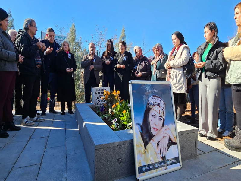 Ayşe Şan, Diyarbakır’da Mezarı Başında Dualarla Anıldı3