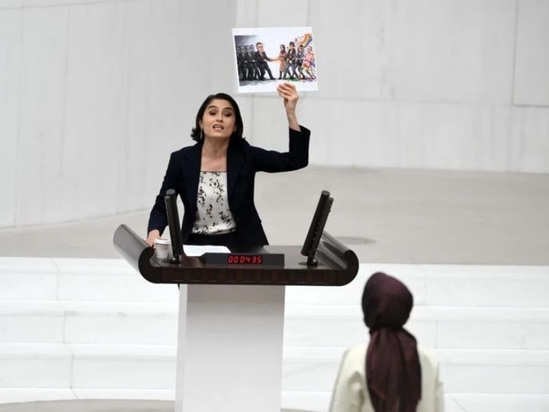 Dem Parti Ve Ak Parti Arasında Lgbt+ Gerginliği (2)