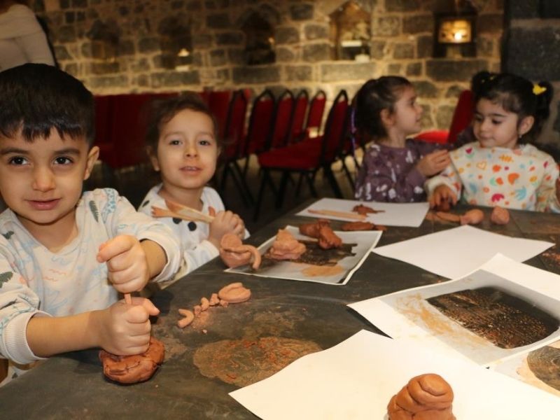 Diyarbakır'da Çocuklar Kilden Kendi Eserlerini Tasarlıyor (2)