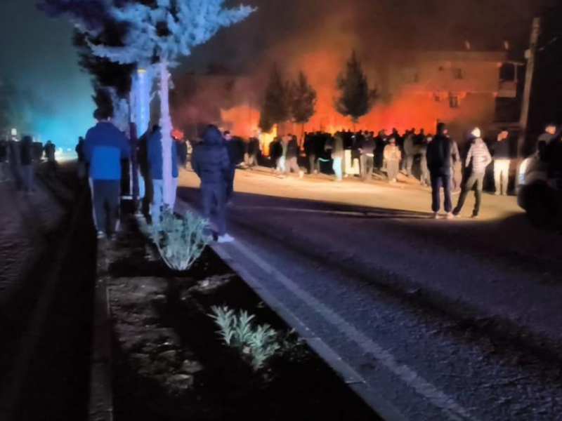 Diyarbakır’da Hırdavat Dükkanı Küle Döndü (2)