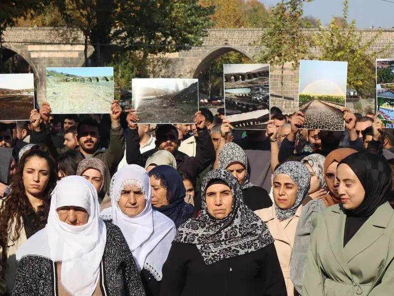 Diyarbakır’da On Gözlü Köprü Işletmeleri Olayında Belediyeden Açıklama