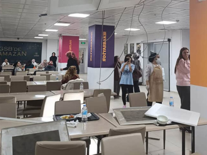Diyarbakır'daki Kız Yurdunda Öğrenciler Yemek Yerken Tavan Çöktü3