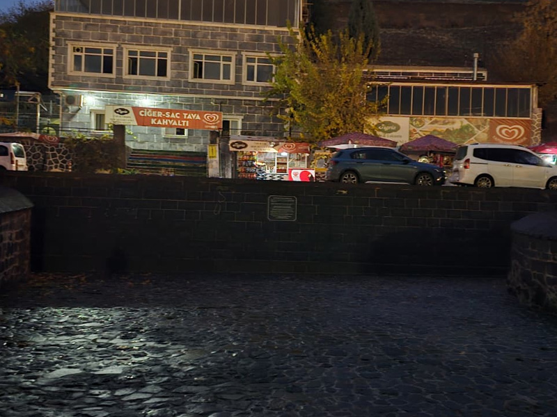 Diyarbakır’ın Tarihi Köprüsü Karanlıkta Kaldı3