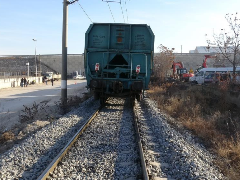 Karşıya Geçmek Isterken Trenin Altında Can Verdi (2)