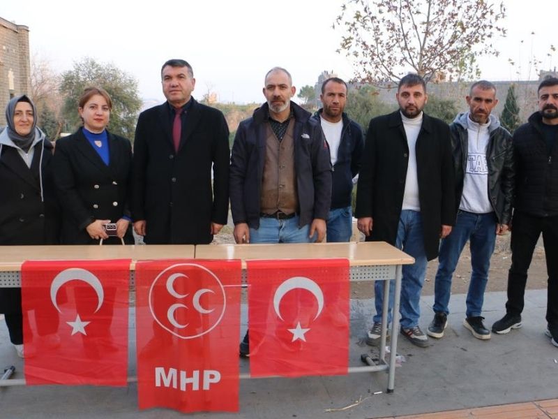 Mhp Diyarbakır’da Stand Açtı Tatlı Ve Limonata Dağıttı