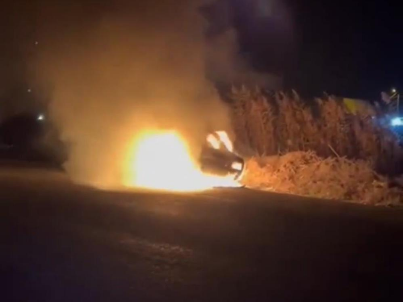 Şanlıurfa’da Bir Kişi Seyir Halindeyken Durup, Aracını Yaktı (1)