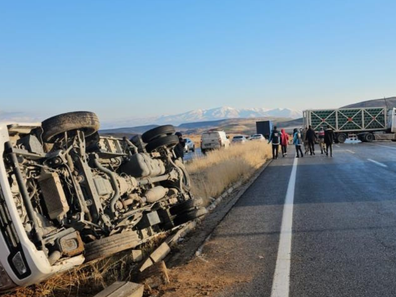 Van’da Sis Ve Buzlanma Zincirleme Kazaya Yol Açtı (2)