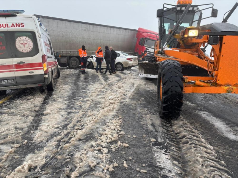 Diyarbakır Yolunda Feci Kaza Yaralılar Var! (1)