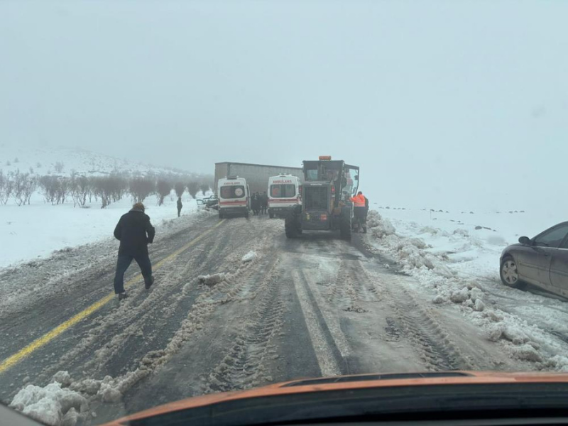 Diyarbakır Yolunda Feci Kaza Yaralılar Var! (2)