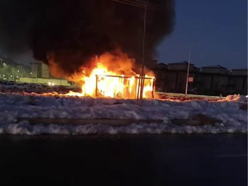 Diyarbakır’da Aşırı Yüklenen Trafo Alev Aldı (1)