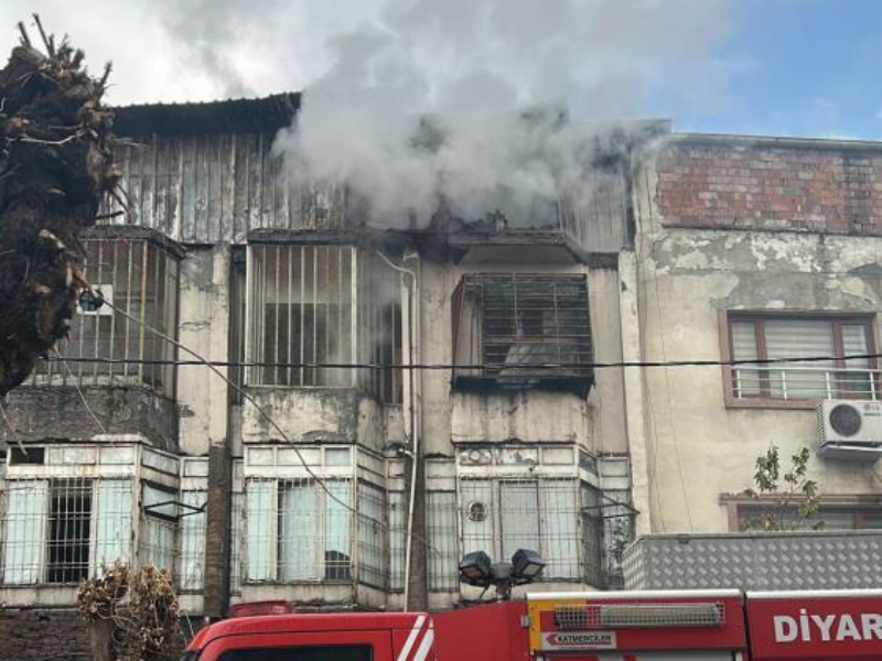 Diyarbakır’da Güvercin Otelinde Yangın Çıktı! (3)