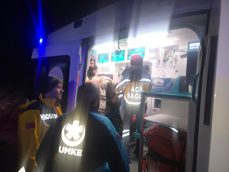 Diyarbakır’da Kar Ve Tipi Altında Zorlu Doğum Operasyonu (1)