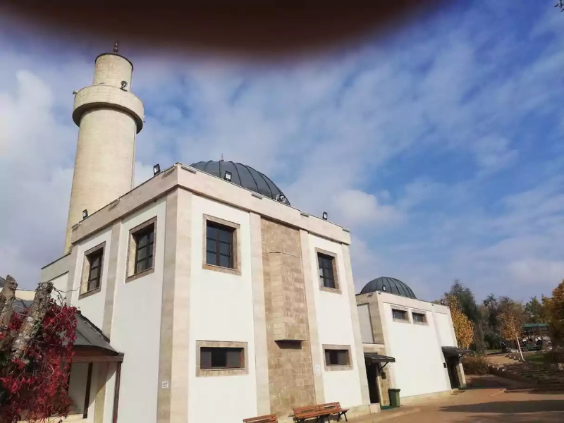 Hz. Elyesa Peygamber Makamı