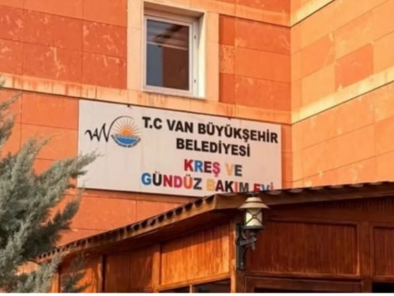 Van’da Kayyım Yönetiminden Kürtçe Tabelaya Müdahale (1)