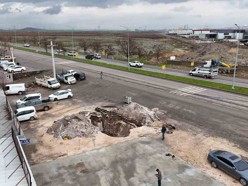 Diyarbakır’da Dev Çukur Endişesi Esnaf Önlem Bekliyor (1)