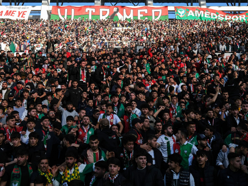 Tribünlerde Yoğun Destek