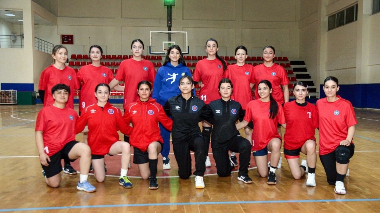 Kadınlar hentbolda Diyarbakır Büyükşehir 1. Lig'e yürüyor
