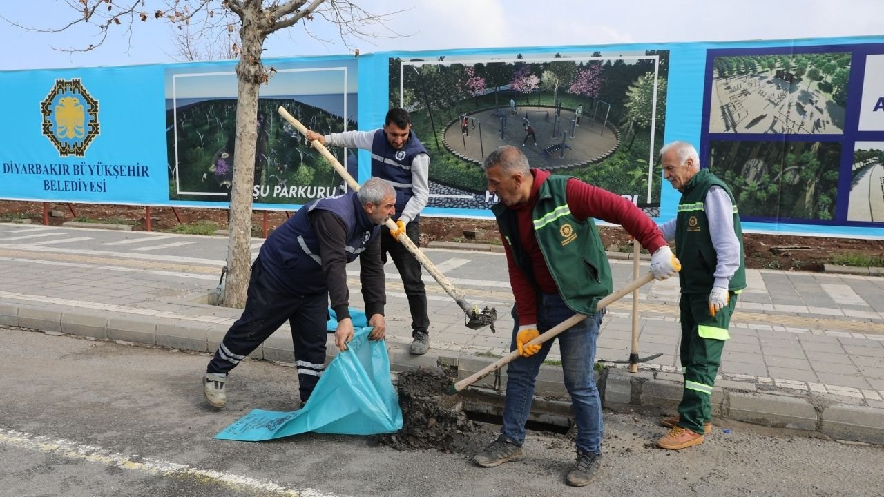 Diyarbakır Büyükşehir'den taşkın riskine karşı kapsamlı temizlik çalışması