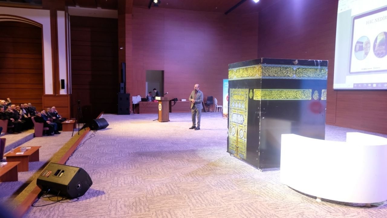 Diyarbakırlı hacı adayları eğitimde: Bakın tavaf provasını nasıl yaptılar