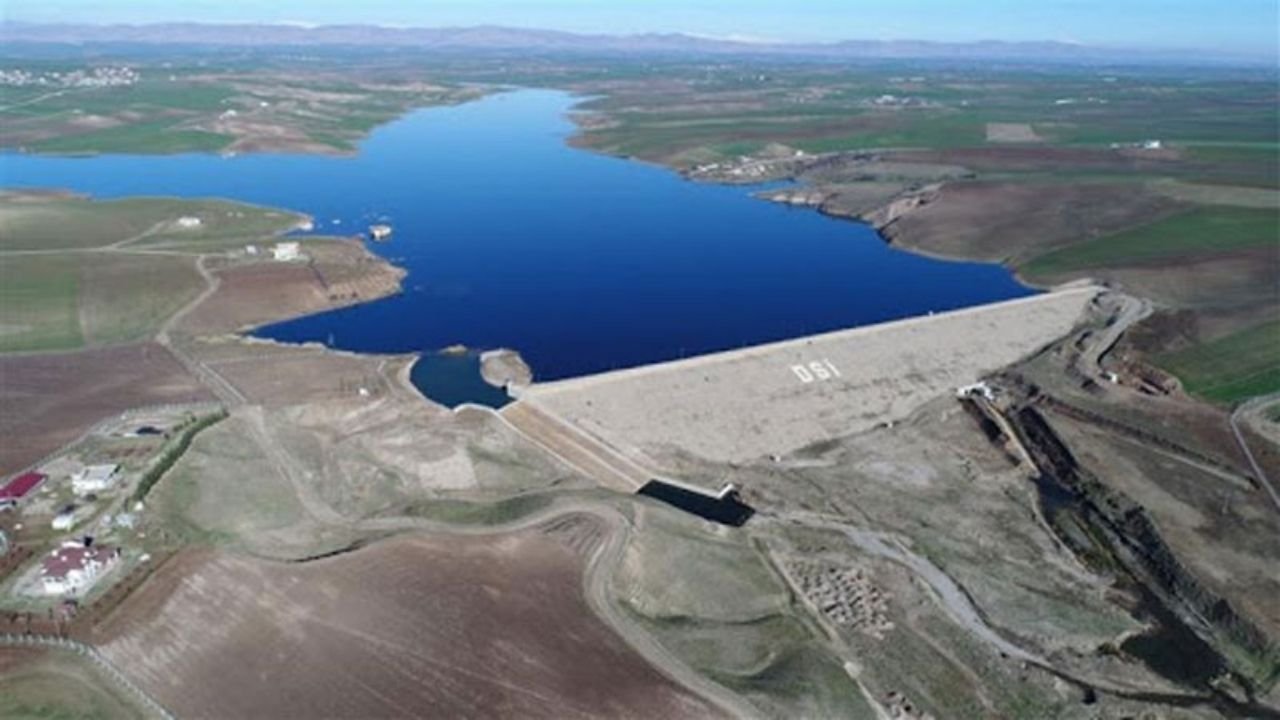Diyarbakır'ın barajlarında su tahliyeleri peş peşe başladı
