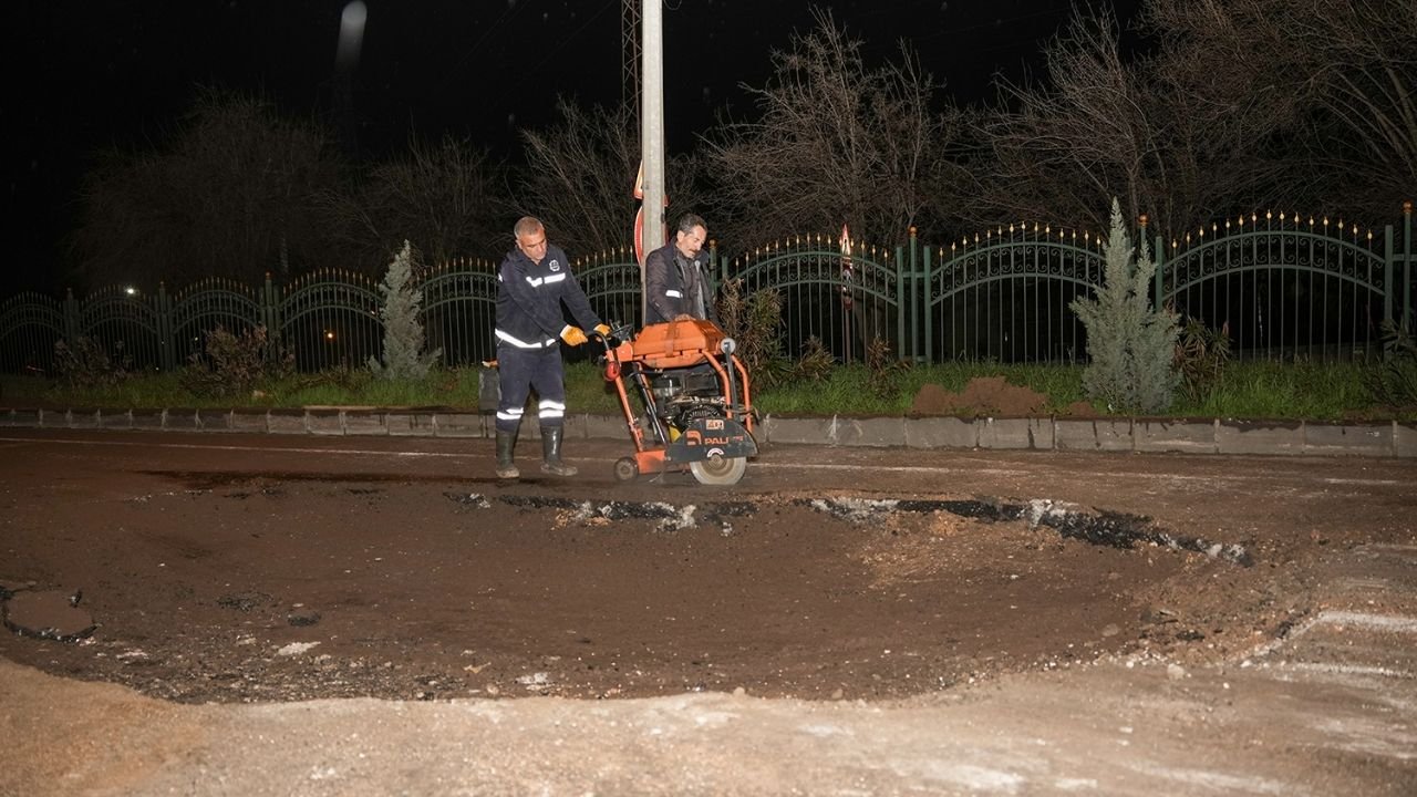 Diyarbakır'da çöken yol düzeltildi: Sebebi belli oldu
