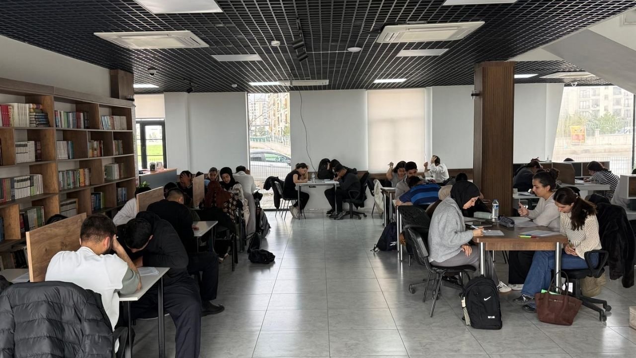 Diyarbakır'da ücretsiz TYT ve KPSS denemeleri ilgi görüyor