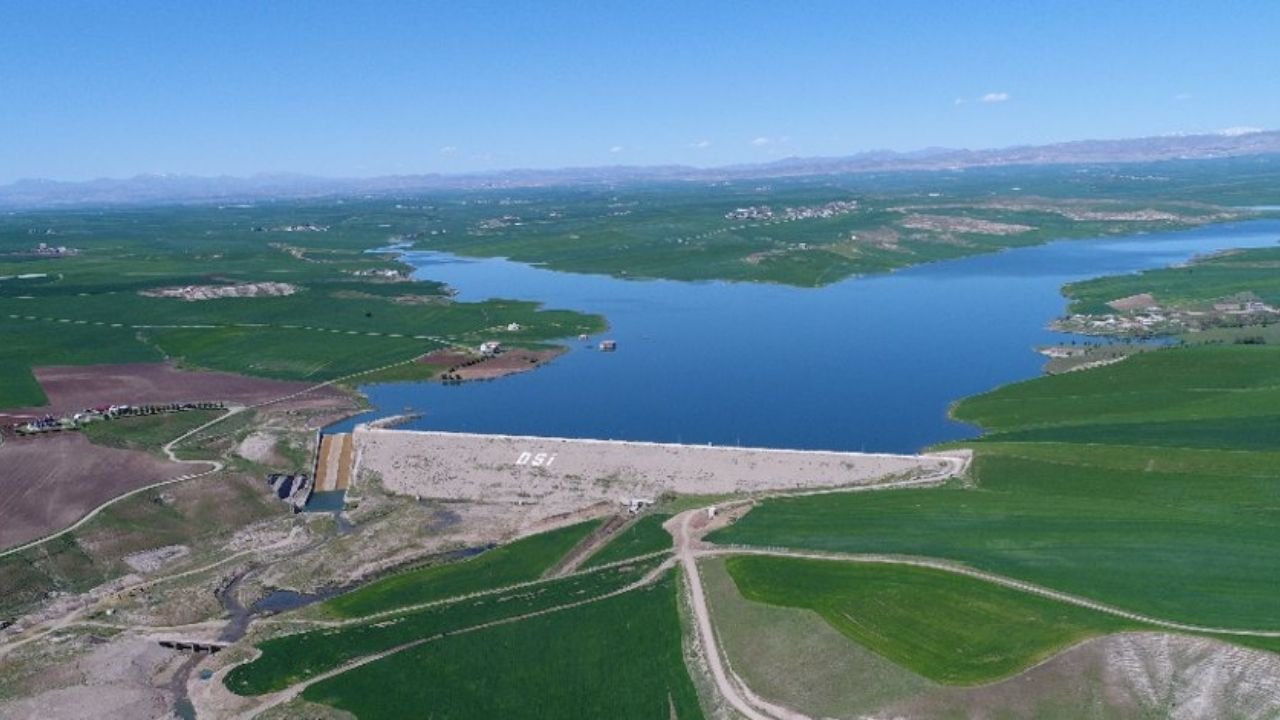 Diyarbakır'da yağışlar mevsim normallerini yüzde 30 aştı: Çiftçi bayram etti