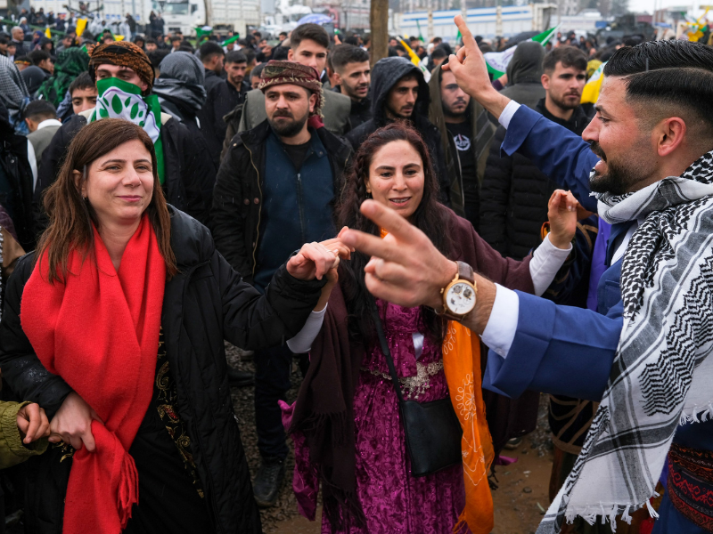Siverek’te Düzenlenen Newroz Kutlamasında Konuşan Serra Bucak, Toplumun Barışa Olan Ihtiyacına Dikkat Çekti.