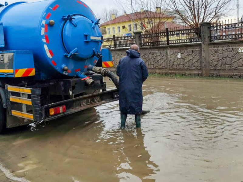 Su Tahliye Çalışmaları Sürüyor