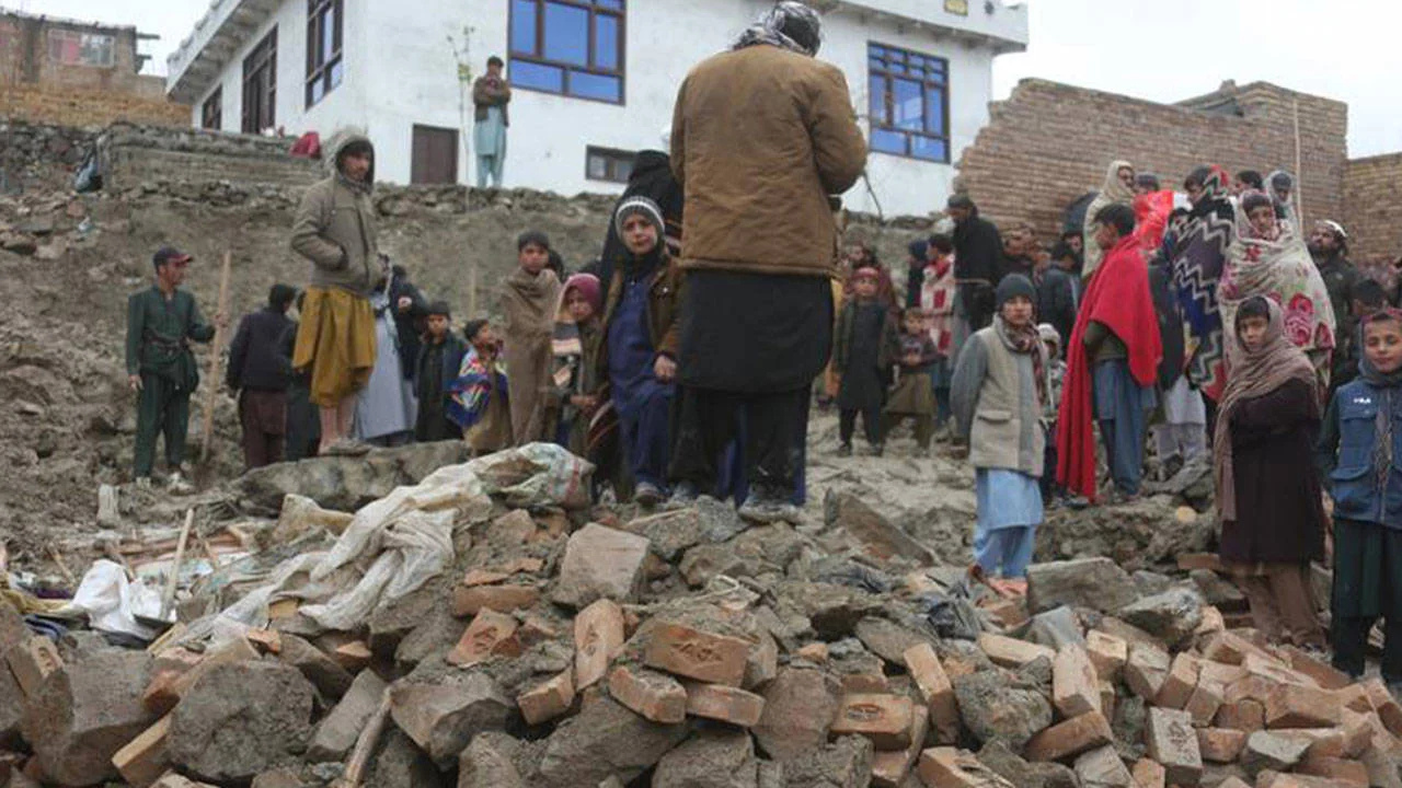 5.9’luk deprem yıktı geçti! 8 kişi yaşamını yitirdi