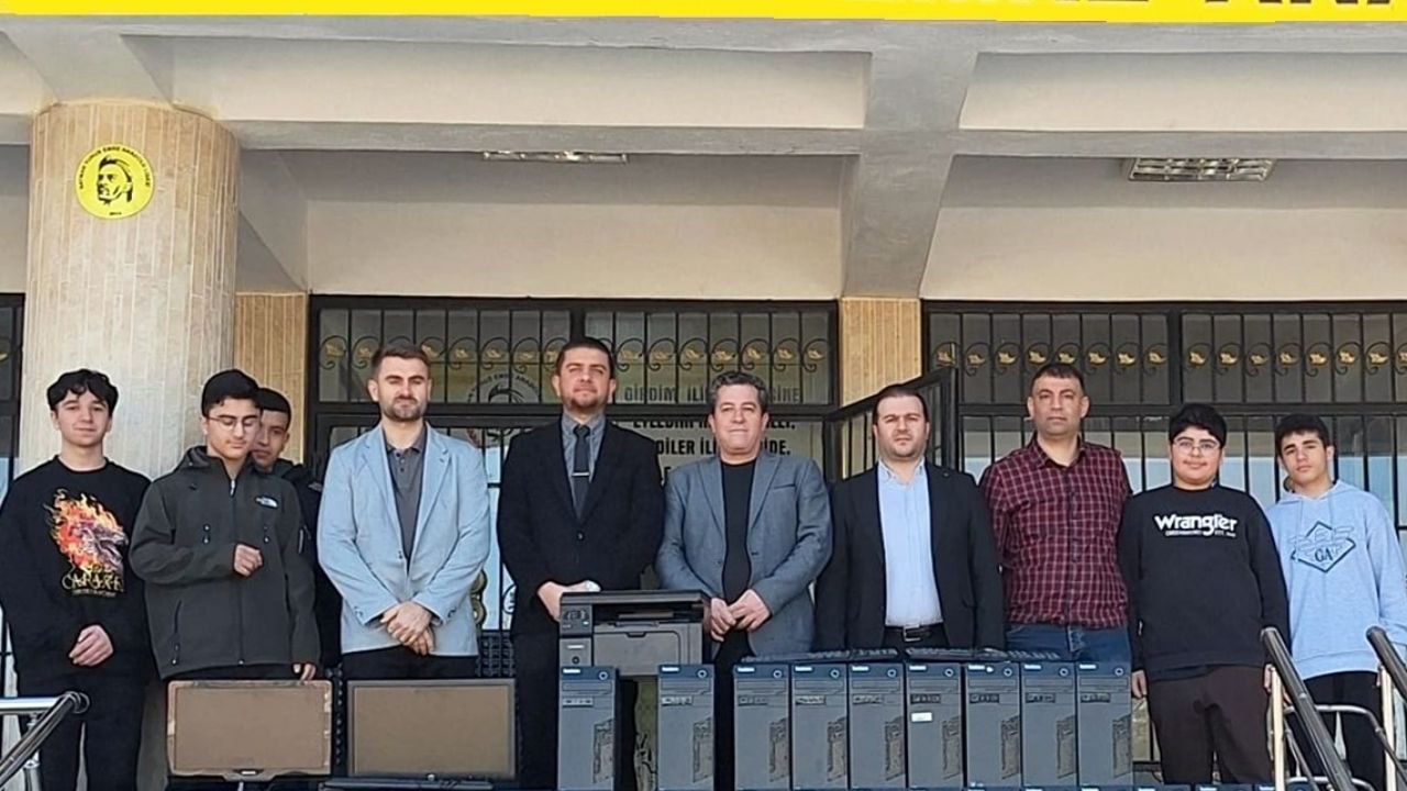 Dicle Elektrik'ten okullara destek: Toplam 50 bilgisayar dağıtıldı