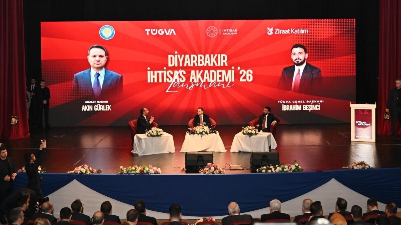 Sosyal medyada yeni zorunluluk: Bakan Gürler duyurdu