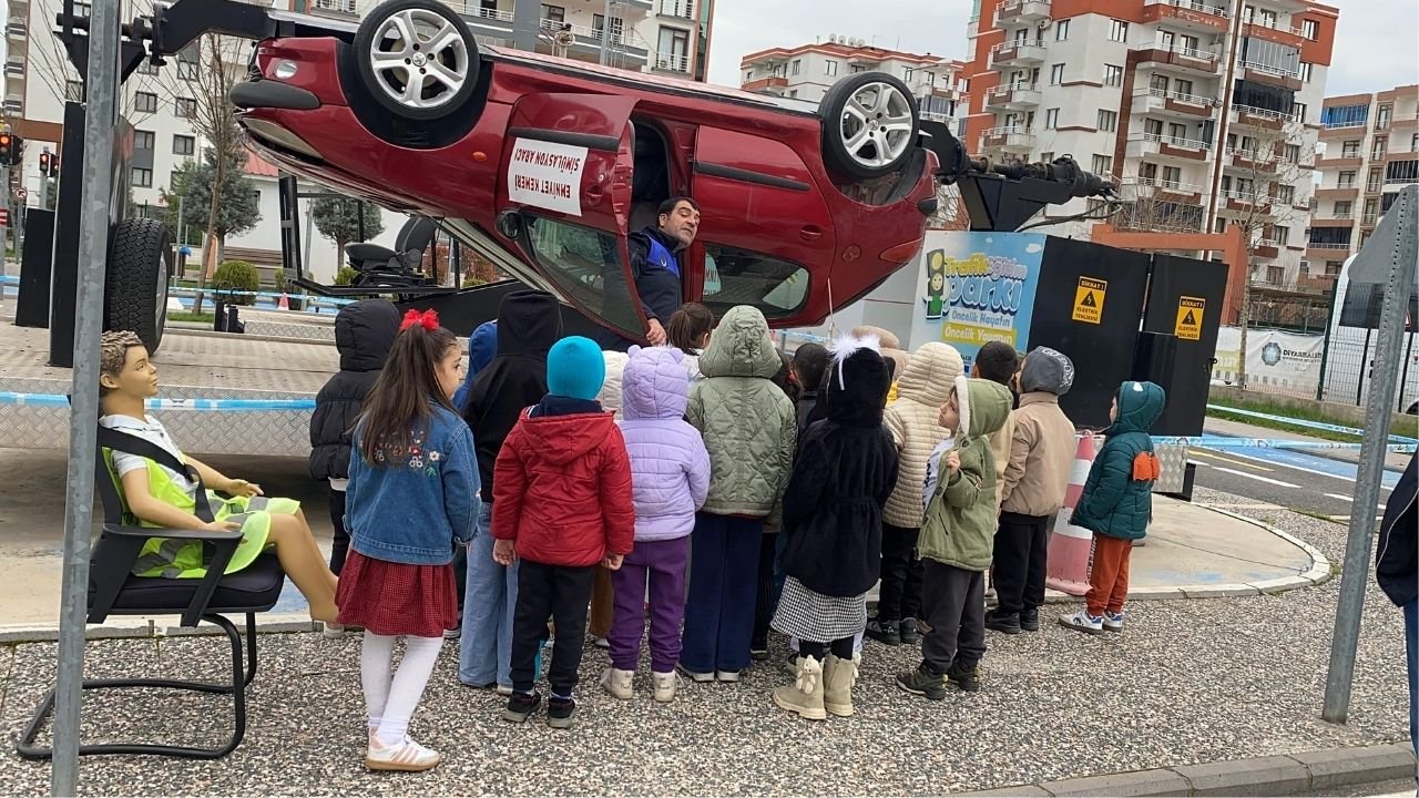 Diyarbakır'da çocuklara eğlenceli trafik eğitimi