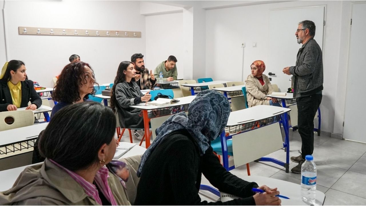 Diyarbakır'da çok dilli hizmet: Ermenice ve Süryanice de kurslara eklendi