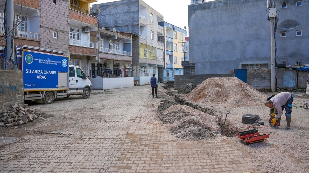Diyarbakır'da yaz ayları öncesi altyapı atağı: 200 metrelik yeni hat devrede