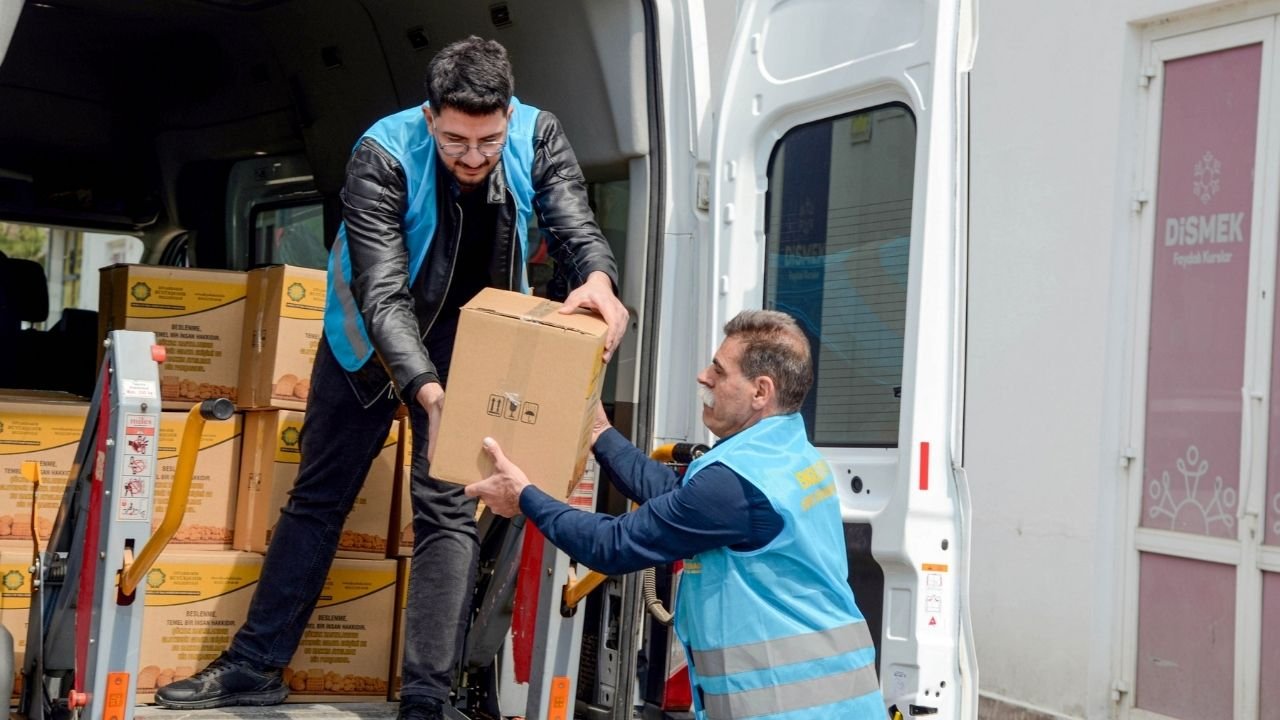 Diyarbakır'da hastalara büyük katkı: Binlerce koli evlere dağıtıldı