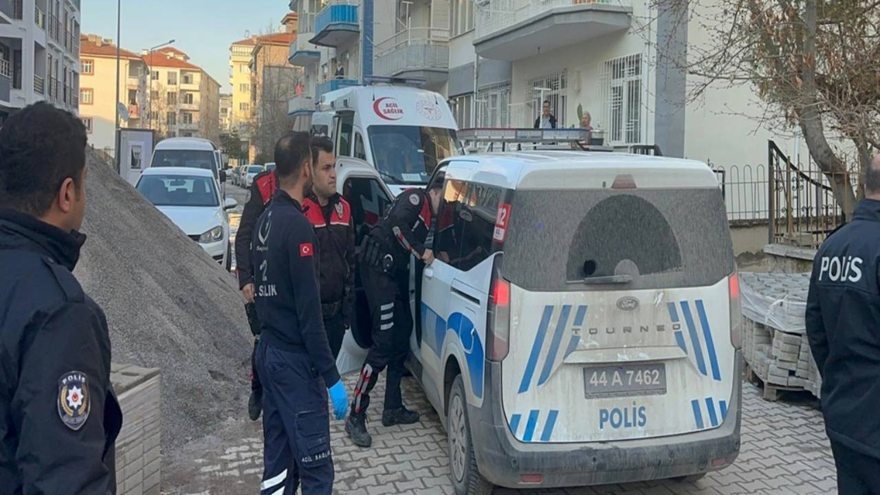 Malatya’da kanlı kavga! Baba ve oğlu bıçaklandı