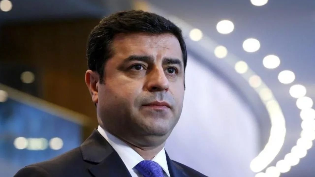 Selahattin Demirtaş Amedspor'un farklı galibiyetini Kürtçe kutladı