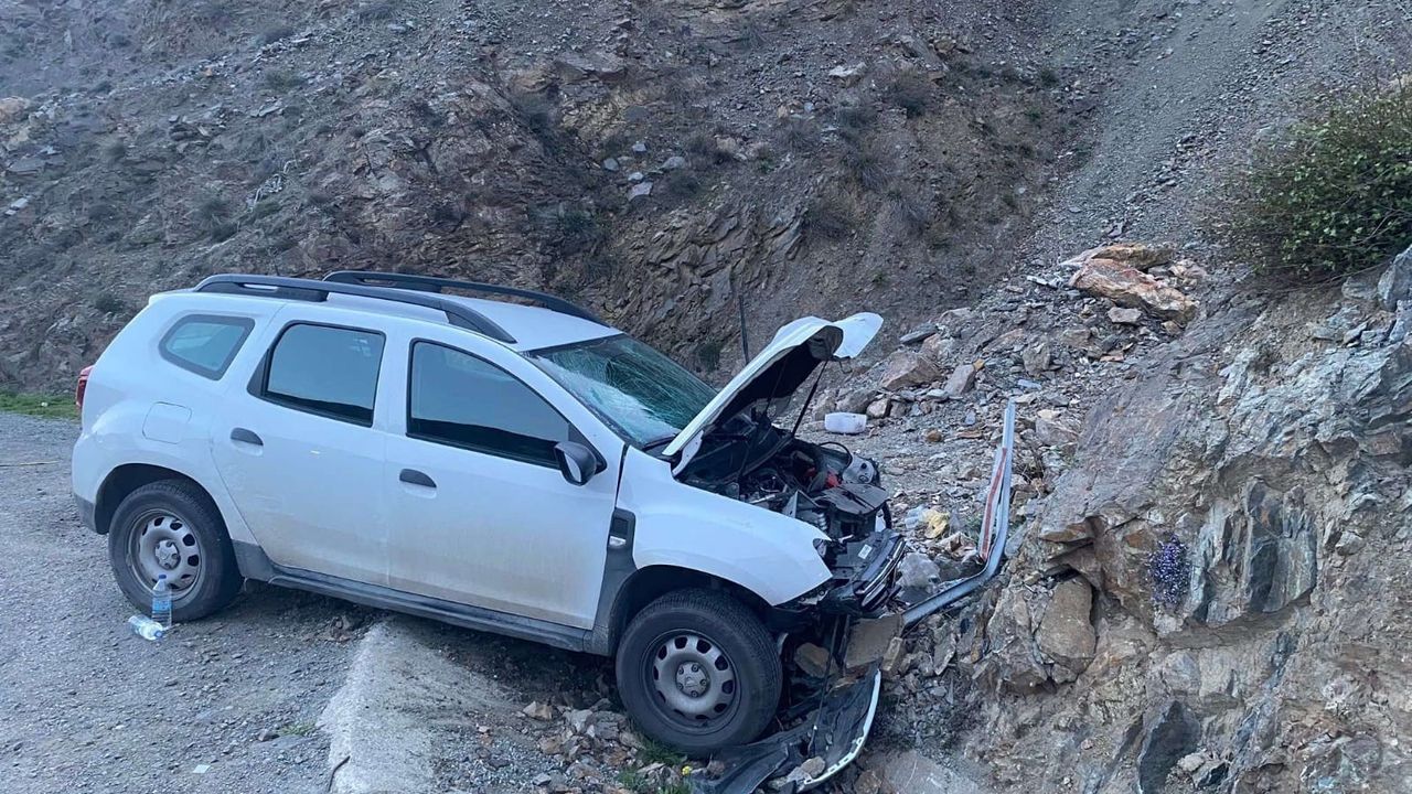 Gazeteciler kaza yaptı: 1 ölü 1 yaralı