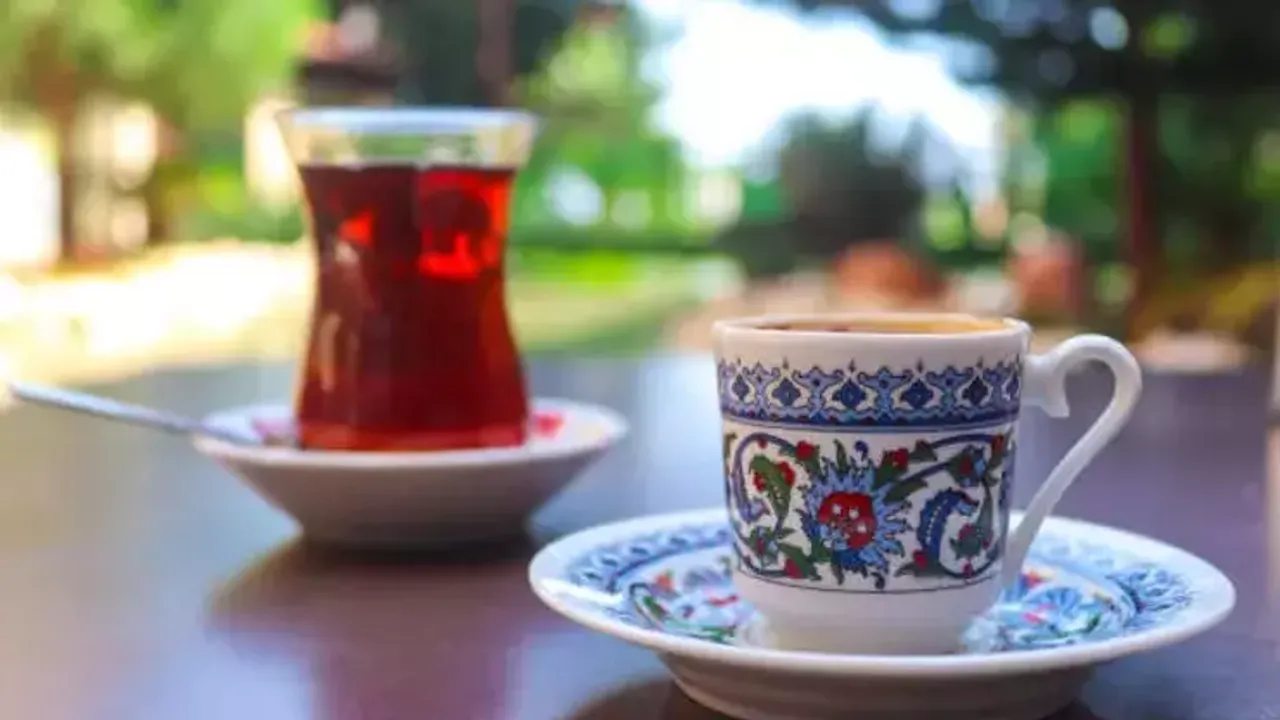 Kahve ve çayın beyin sağlığına etkileri: Faydalar ve riskler