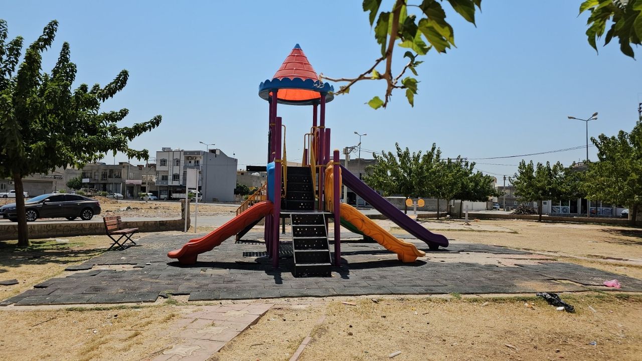 Bu da oldu: Hırsızlar parktaki bankları çaldı