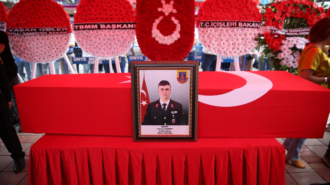 Hayatını kaybeden asker son yolculuğuna uğurlandı